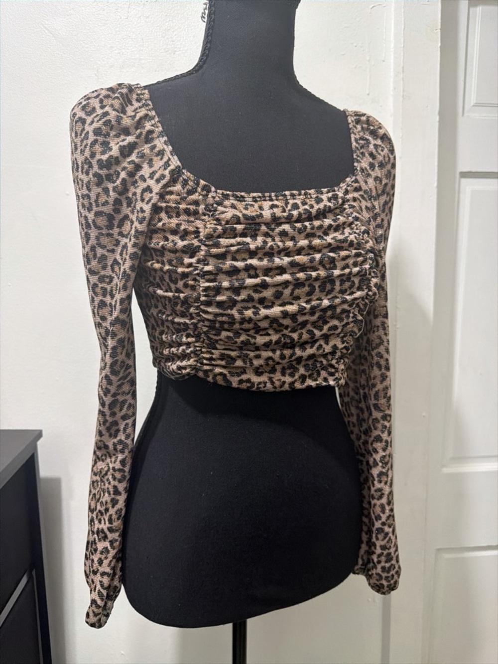 Leopard Ruched Long-Sleeve Crop Top - Tan/Black